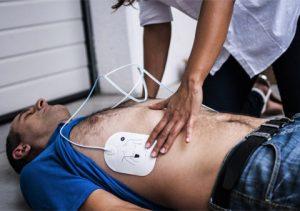 Défibrillation cardiaque sur un lieu de travail